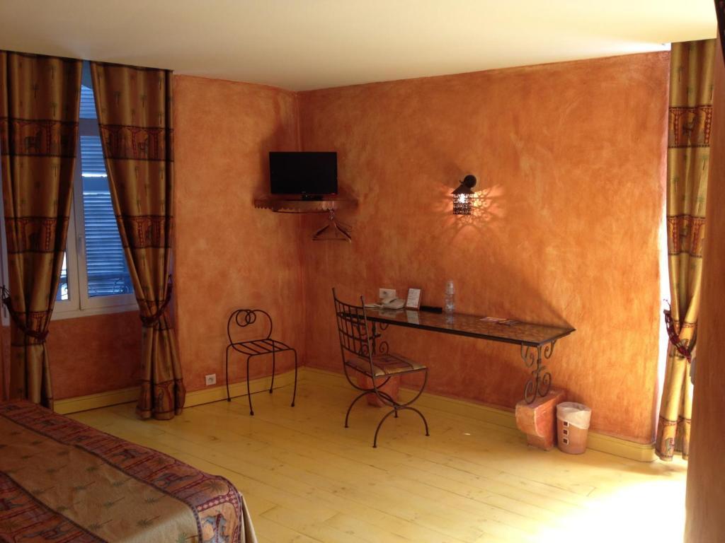 Hotel L'Astrolabe Oloron-Sainte-Marie Szoba fotó